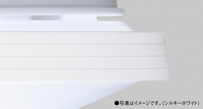 デザインのこだわり 横リブテクスチャーのフロートリング枠
